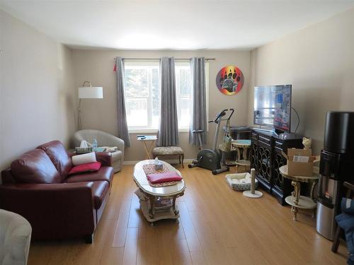 68 Fifth Avenue, Sioux Lookout, ON - Indoor Photo Showing Living Room