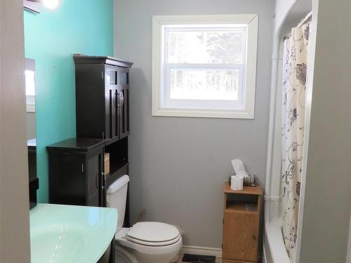 68 Fifth Avenue, Sioux Lookout, ON - Indoor Photo Showing Bathroom