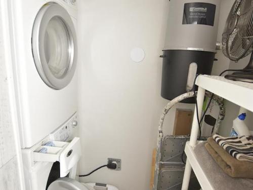 1008 Vista Point Road, Kamloops, BC - Indoor Photo Showing Laundry Room