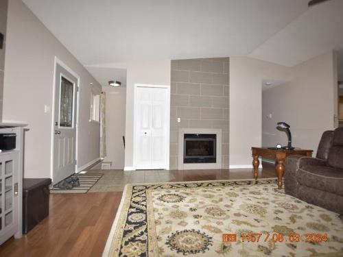 1008 Vista Point Road, Kamloops, BC - Indoor Photo Showing Living Room With Fireplace