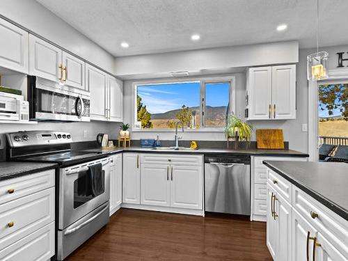 1206 Clearview Drive, Kamloops, BC - Indoor Photo Showing Kitchen