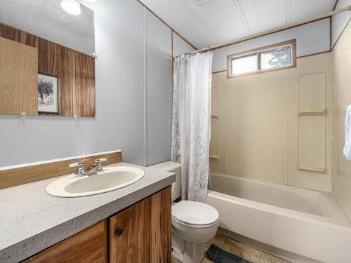209 Foster Ave, Clinton, BC - Indoor Photo Showing Bathroom