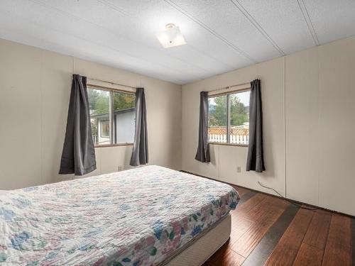 209 Foster Ave, Clinton, BC - Indoor Photo Showing Bedroom