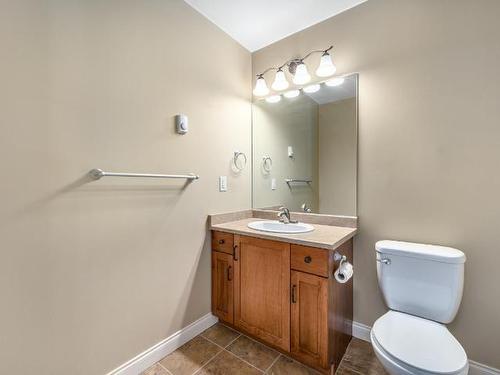 307-1390 Hillside Drive, Kamloops, BC - Indoor Photo Showing Bathroom