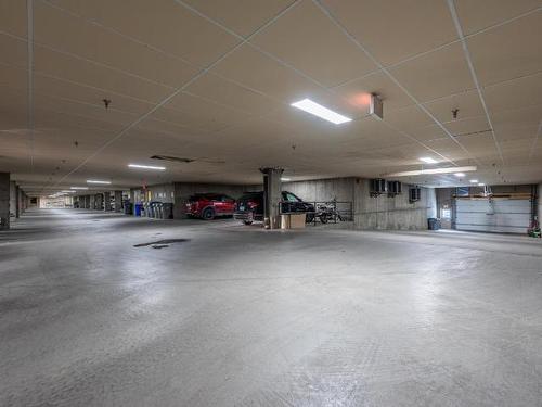 307-1390 Hillside Drive, Kamloops, BC - Indoor Photo Showing Garage