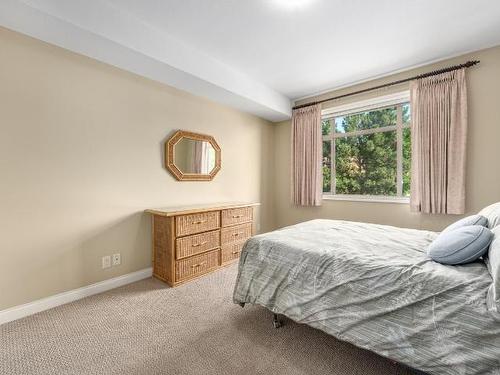 307-1390 Hillside Drive, Kamloops, BC - Indoor Photo Showing Bedroom