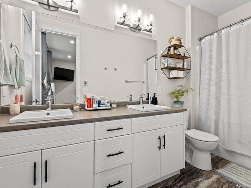 113-2575 Elston Drive, Kamloops, BC - Indoor Photo Showing Bathroom
