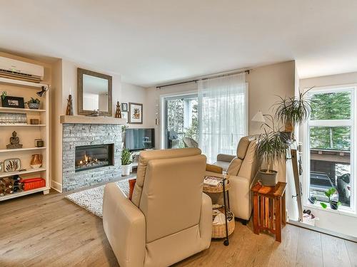 Living room - 1307 Ch. De La Rivière, Val-David, QC - Indoor Photo Showing Living Room With Fireplace