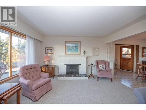 3975 Todd Road, Kelowna, BC - Indoor Photo Showing Living Room With Fireplace