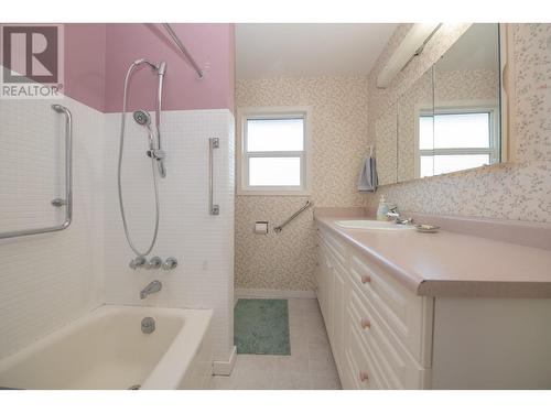 3975 Todd Road, Kelowna, BC - Indoor Photo Showing Bathroom