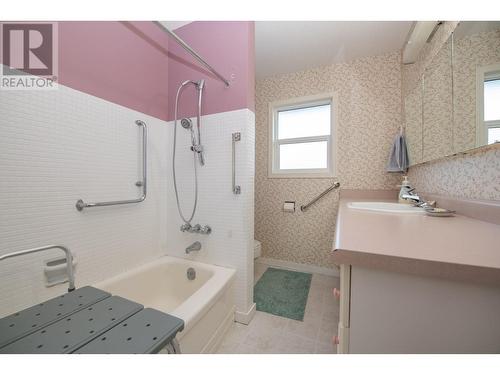 3975 Todd Road, Kelowna, BC - Indoor Photo Showing Bathroom