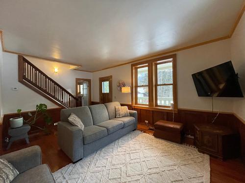 3164 Heddle Road, Nelson, BC - Indoor Photo Showing Living Room