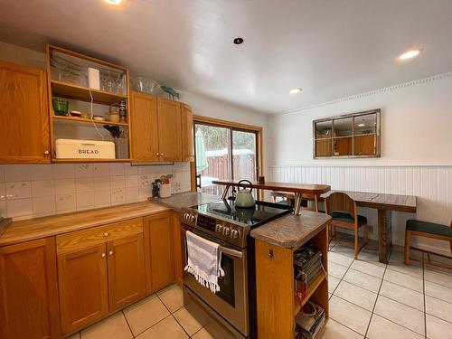 3164 Heddle Road, Nelson, BC - Indoor Photo Showing Kitchen