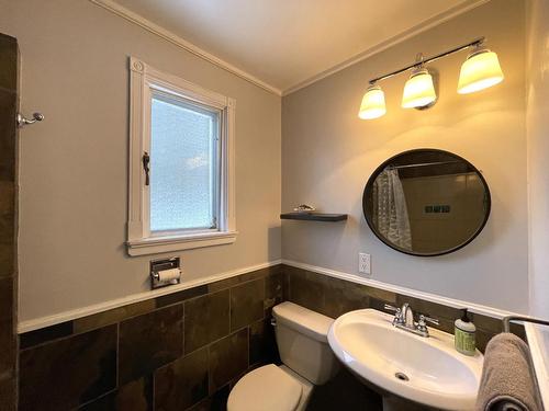 3164 Heddle Road, Nelson, BC - Indoor Photo Showing Bathroom