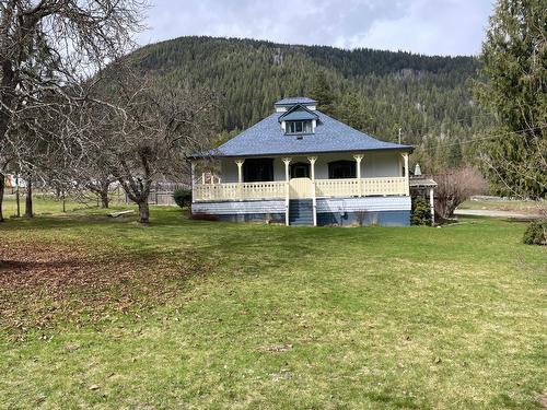 3164 Heddle Road, Nelson, BC - Outdoor With Deck Patio Veranda