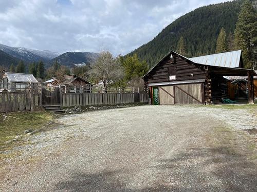 3164 Heddle Road, Nelson, BC - Outdoor