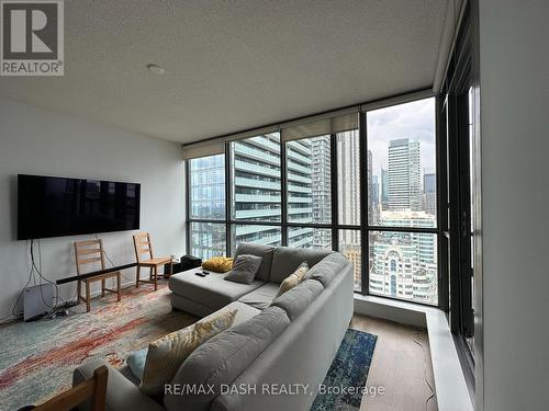 #2405 -8 Charlotte St, Toronto, ON - Indoor Photo Showing Living Room