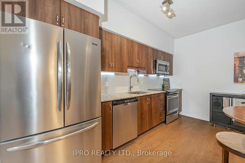 #102 -69 Boyne St, New Tecumseth, ON - Indoor Photo Showing Kitchen With Stainless Steel Kitchen