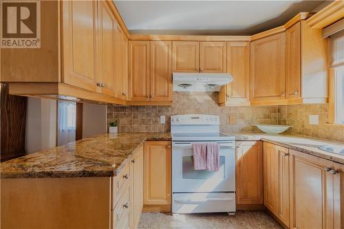 Main Unit: Granite counters & oak cabinets; Lots of natural light - 5 Huron Avenue N, Ottawa, ON - Indoor Photo Showing Kitchen
