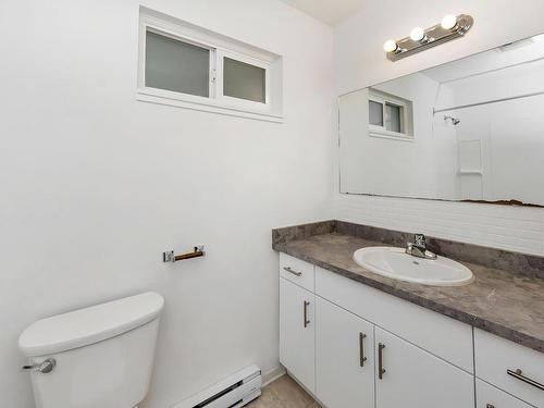8047 Arthur St, Crofton, BC - Indoor Photo Showing Bathroom