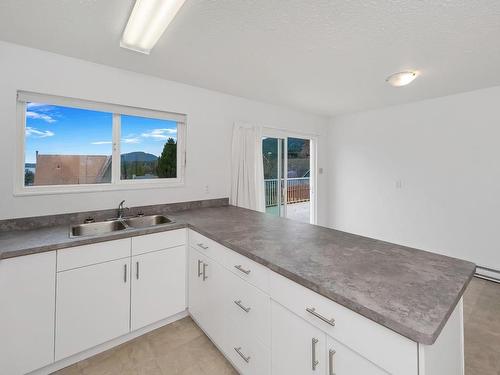 8047 Arthur St, Crofton, BC - Indoor Photo Showing Kitchen With Double Sink