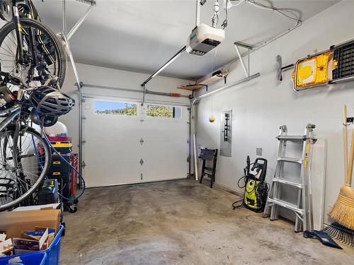 3240 Navy Crt, Langford, BC - Indoor Photo Showing Garage