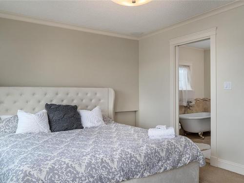 521 Larch St, Nanaimo, BC - Indoor Photo Showing Bedroom