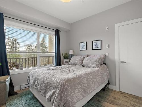 402-280 Island Hwy, View Royal, BC - Indoor Photo Showing Bedroom
