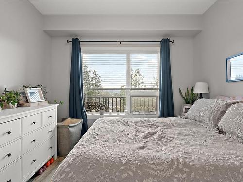 402-280 Island Hwy, View Royal, BC - Indoor Photo Showing Bedroom