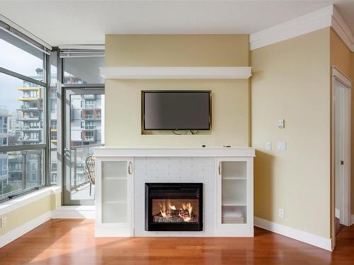 501-845 Yates St, Victoria, BC - Indoor Photo Showing Living Room With Fireplace