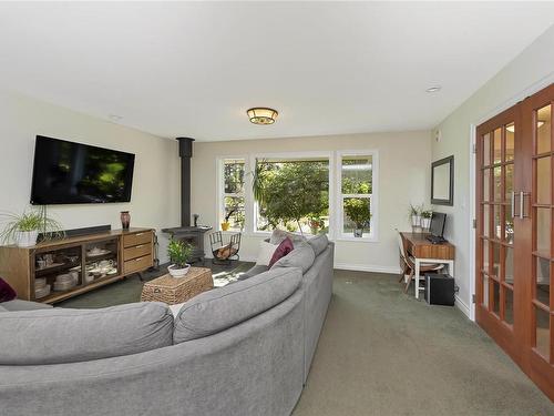 4701 Wilson Rd, Duncan, BC - Indoor Photo Showing Living Room