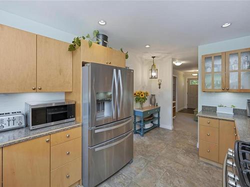 4701 Wilson Rd, Duncan, BC - Indoor Photo Showing Kitchen