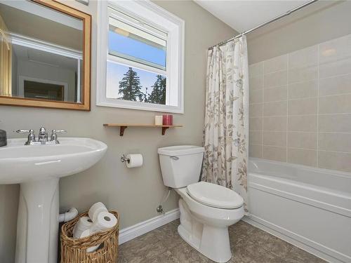 4701 Wilson Rd, Duncan, BC - Indoor Photo Showing Bathroom