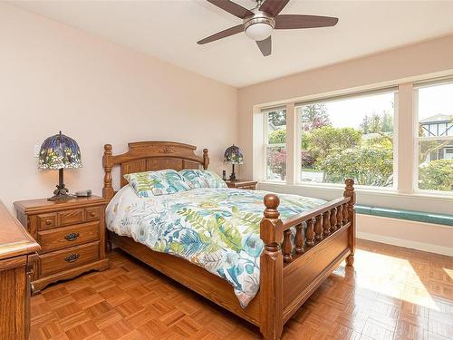 547 Fairways Pl, Cobble Hill, BC - Indoor Photo Showing Bedroom
