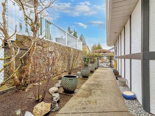 547 Fairways Pl, Cobble Hill, BC - Outdoor With Exterior