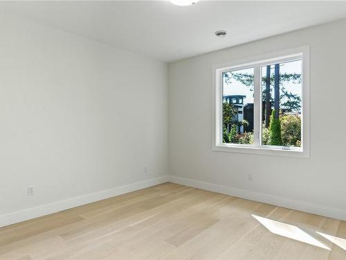 2475 Tryon Rd, North Saanich, BC - Indoor Photo Showing Other Room