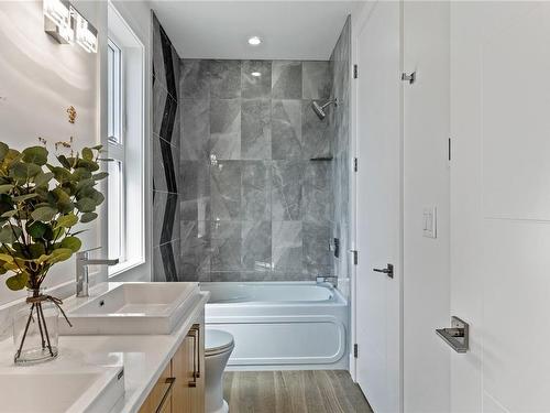 2475 Tryon Rd, North Saanich, BC - Indoor Photo Showing Bathroom