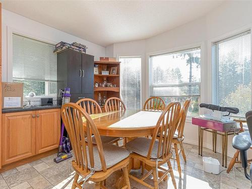 2730 Cedar Heights Cres, Nanaimo, BC - Indoor Photo Showing Dining Room