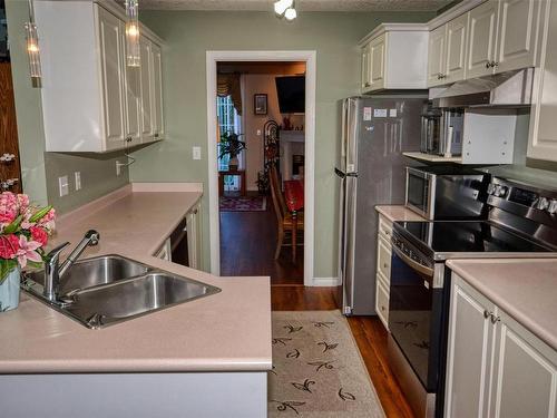 3-2115 Amelia Ave, Sidney, BC - Indoor Photo Showing Kitchen With Stainless Steel Kitchen With Double Sink