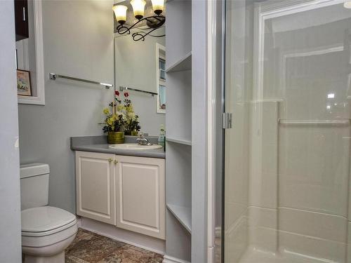 3-2115 Amelia Ave, Sidney, BC - Indoor Photo Showing Bathroom