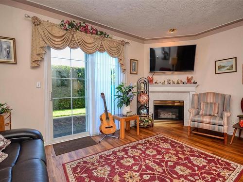 3-2115 Amelia Ave, Sidney, BC - Indoor Photo Showing Living Room With Fireplace