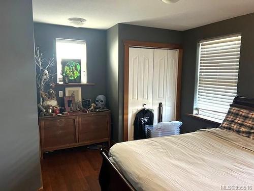 5016 Richardson Rd, Port Alberni, BC - Indoor Photo Showing Bedroom