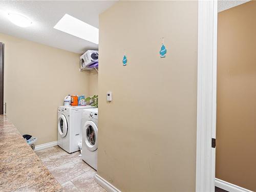 5134 Owlstone Pl, Nanaimo, BC - Indoor Photo Showing Laundry Room