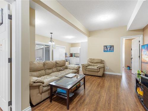 5134 Owlstone Pl, Nanaimo, BC - Indoor Photo Showing Living Room