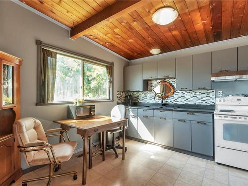 701 Birch St, Campbell River, BC - Indoor Photo Showing Kitchen