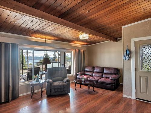 701 Birch St, Campbell River, BC - Indoor Photo Showing Living Room