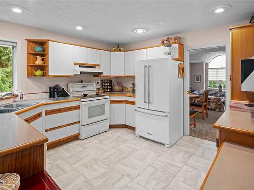 10978 Cedar Lane, North Saanich, BC - Indoor Photo Showing Kitchen With Double Sink