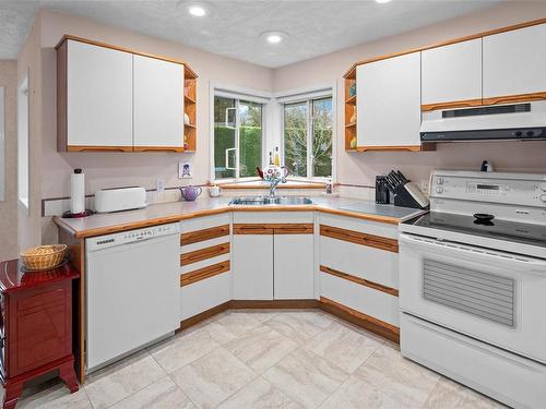 10978 Cedar Lane, North Saanich, BC - Indoor Photo Showing Kitchen With Double Sink
