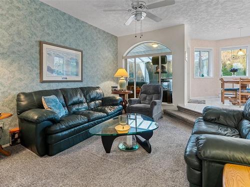 10978 Cedar Lane, North Saanich, BC - Indoor Photo Showing Living Room