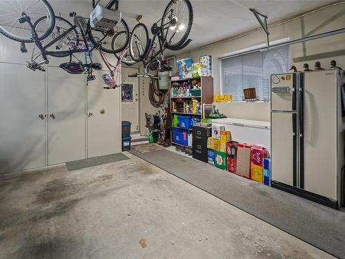 10978 Cedar Lane, North Saanich, BC - Indoor Photo Showing Garage
